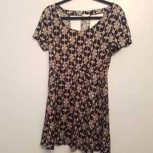 Encreme cutout back dress